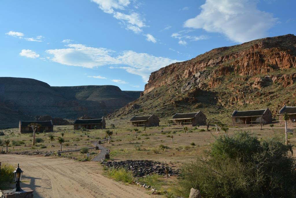 <p>Mountain backdrop to the chalets</p>